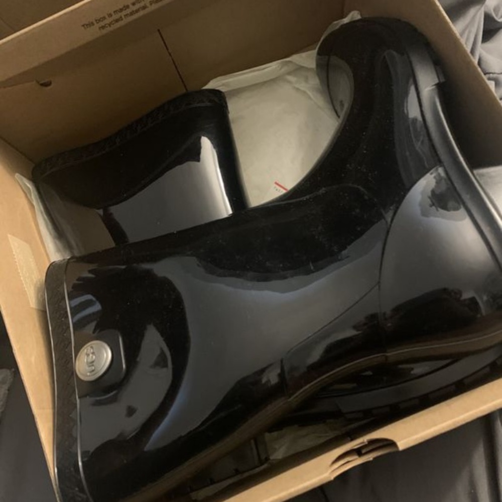 UGG RAIN BOOTS